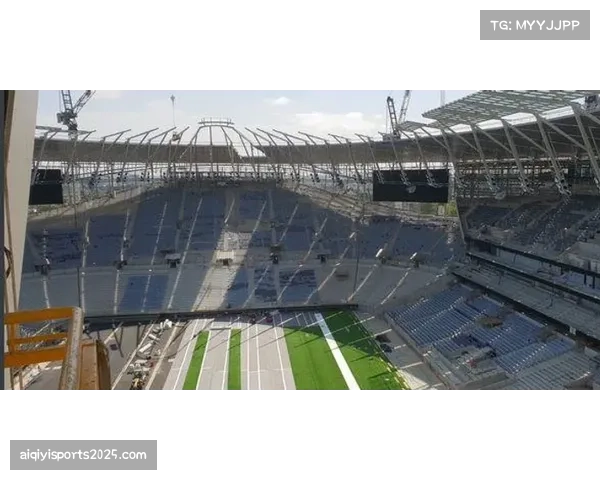 欧冠决赛场地准备：温布利球场完成草皮更新工程